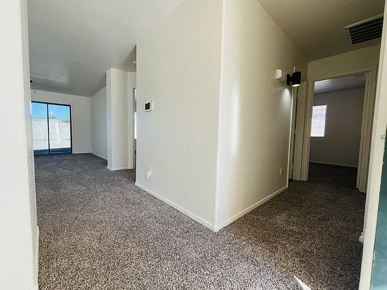 7332 N 70th Dr — Photo 3