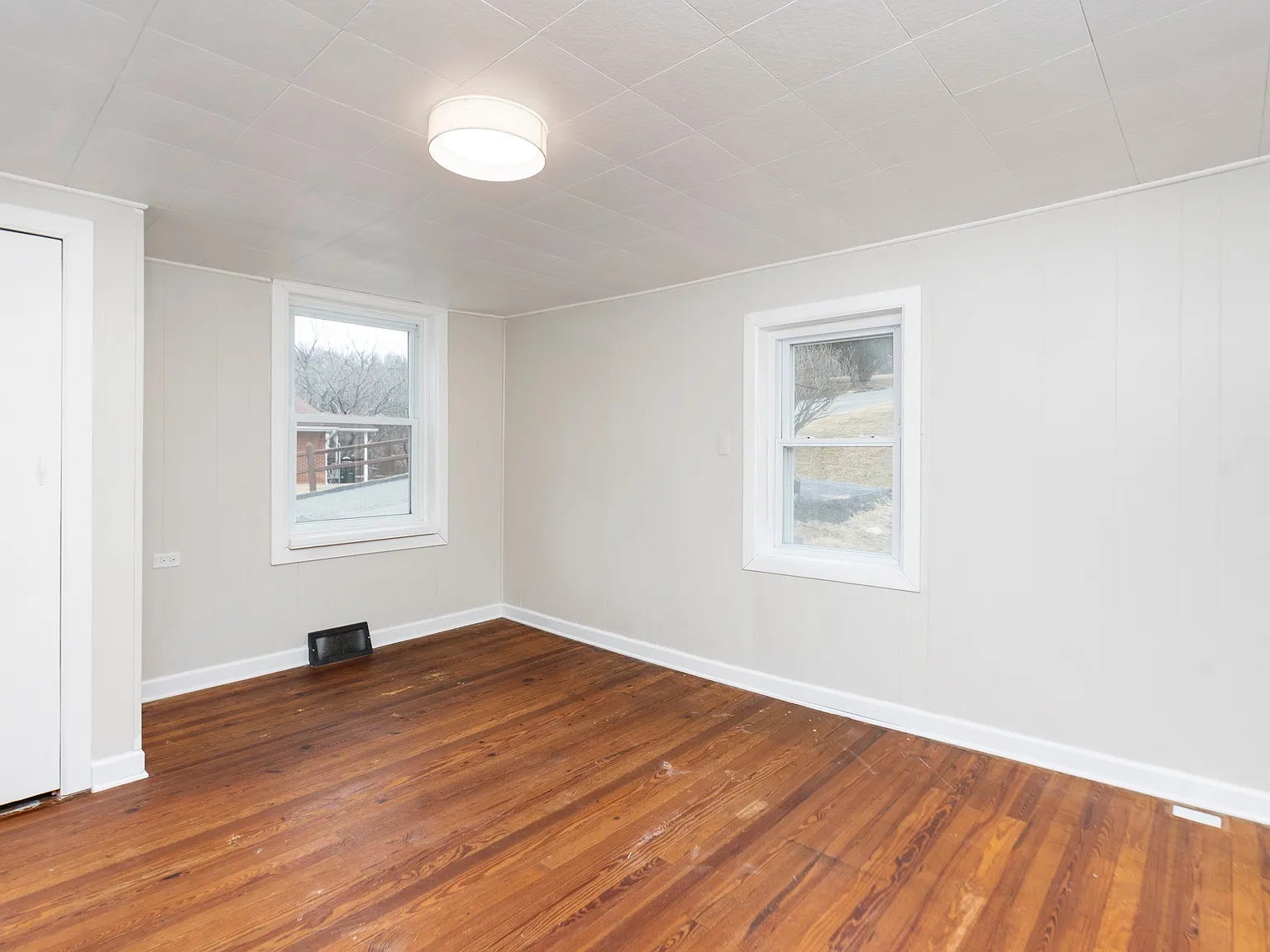 2 bed, 1048 sqft, $1,600 — Photo 4