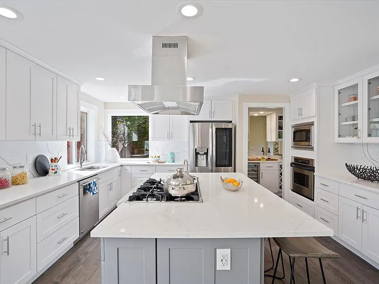 24275 SE 1st Pl — Photo 3