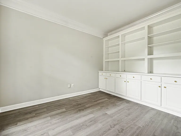 1203 Fairfax Woods Dr — Photo 6