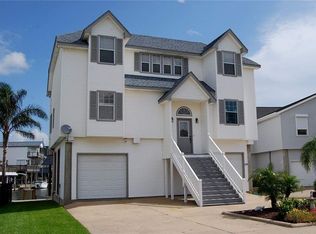 114 Isles End Rd, Tiki Island, TX 77554