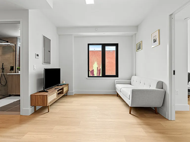 63 Pitt St #10B — Photo 3