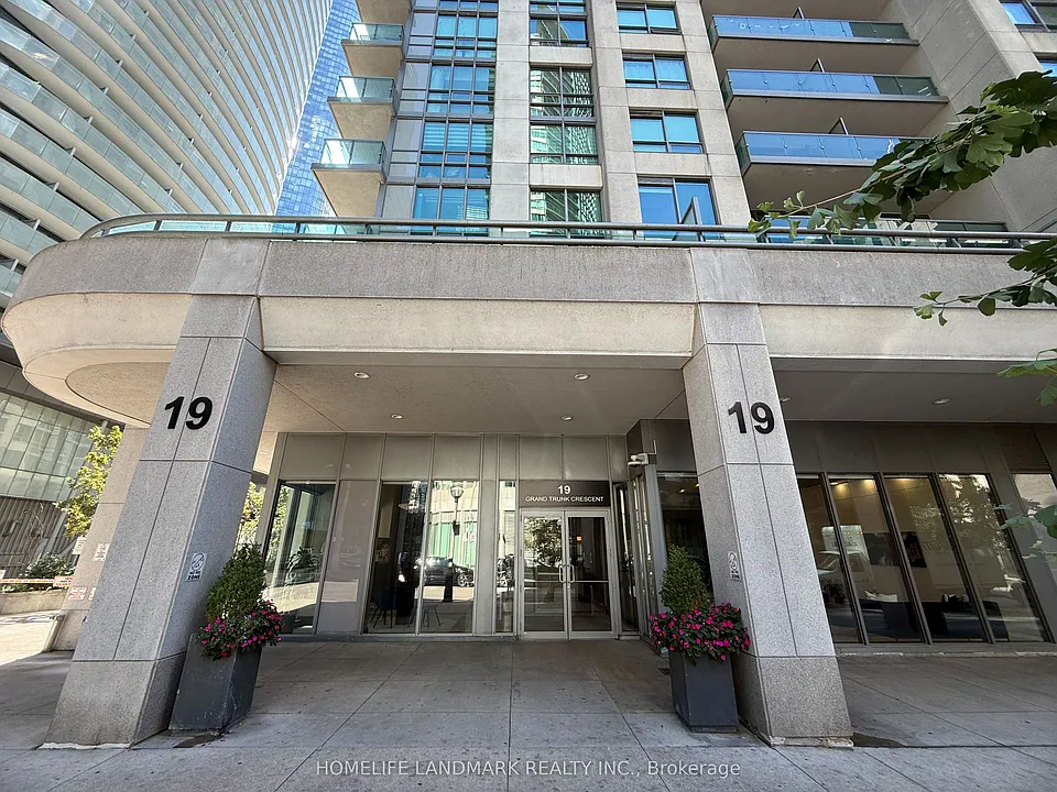 19 Grand Trunk Cres #1603