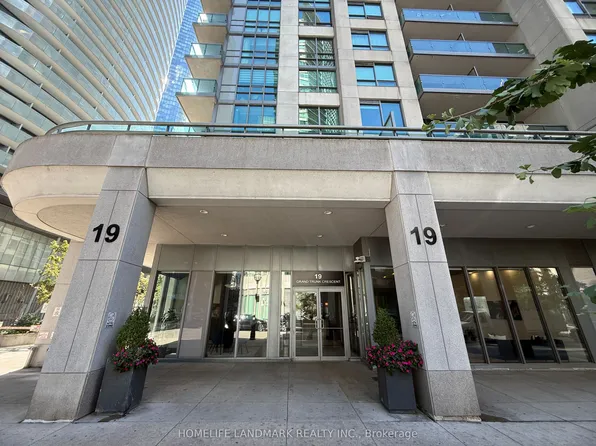 19 Grand Trunk Cres, Toronto, ON