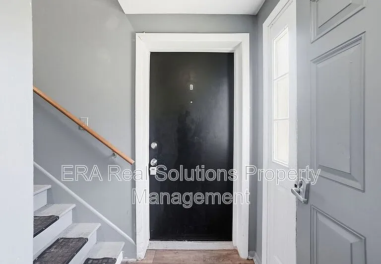 281 S Napoleon Ave #B — Photo 9