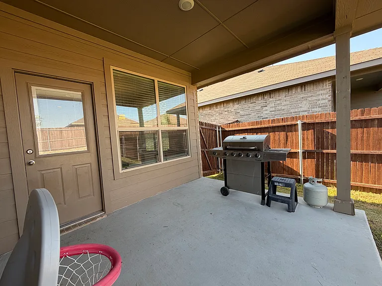 125 Hollytree Ln — Photo 34