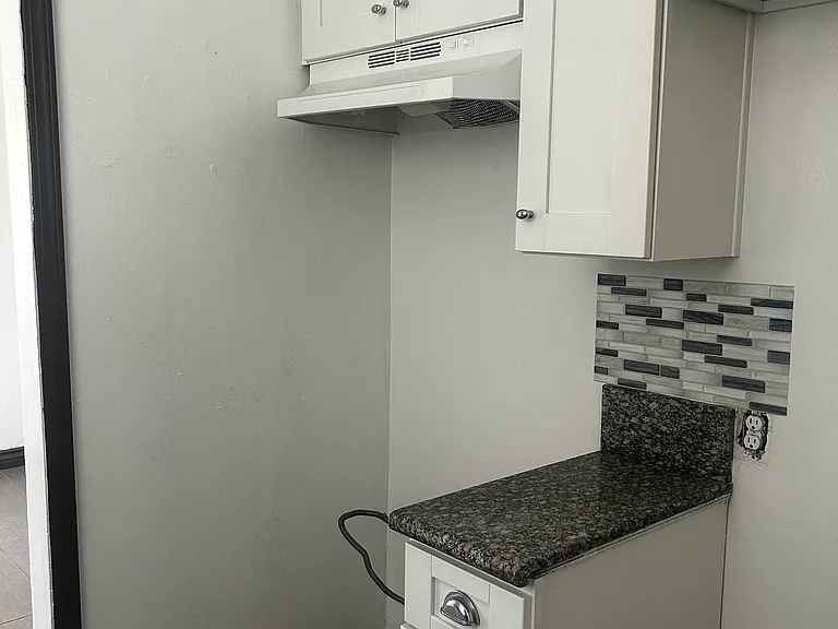 1082 Baseline St #1 — Photo 3