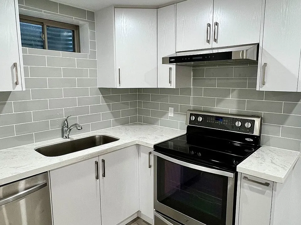 12 Schwalm Cres