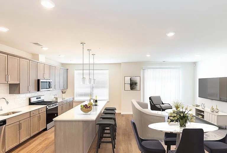 Cider Mill Townhomes — Photo 8