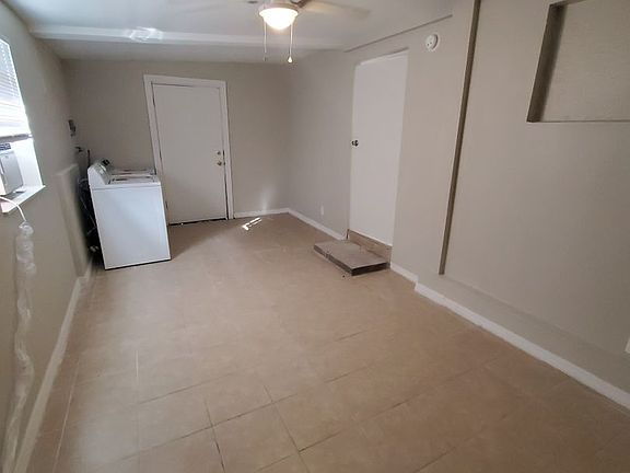 3rd image of 807 1/2 W Warren St