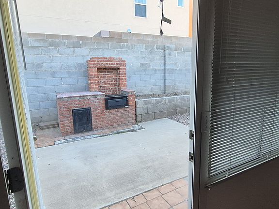 5th image of 813 Cesars Palace Dr NW