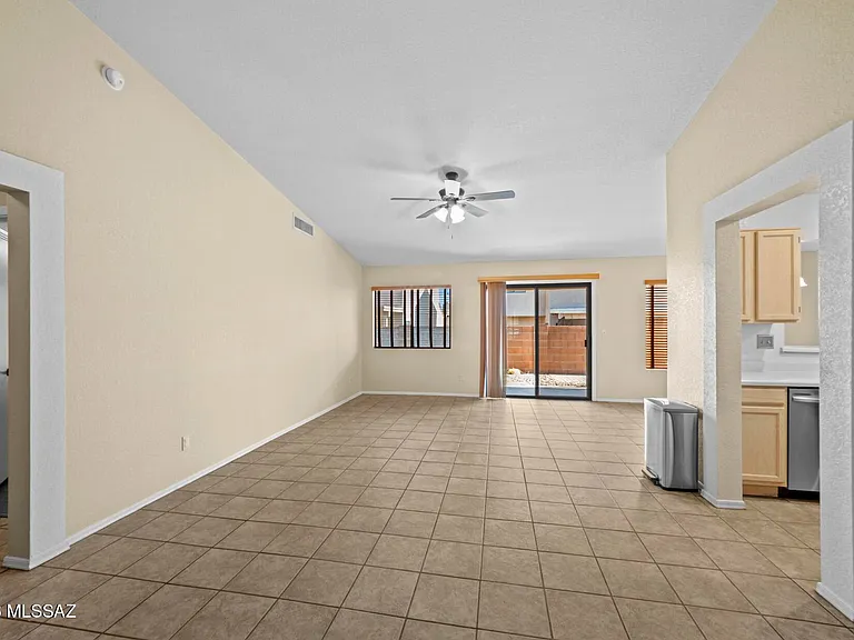 3067 W Country Hill Dr — Photo 6