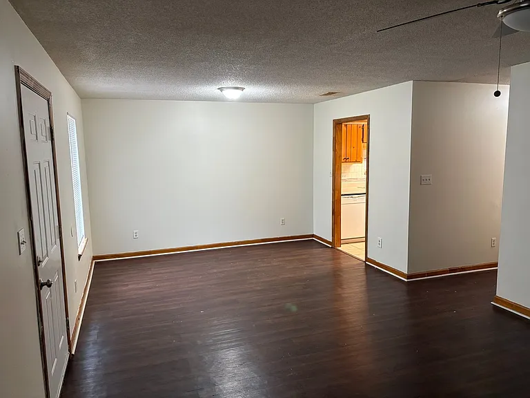 3/2 Unit — Photo 2
