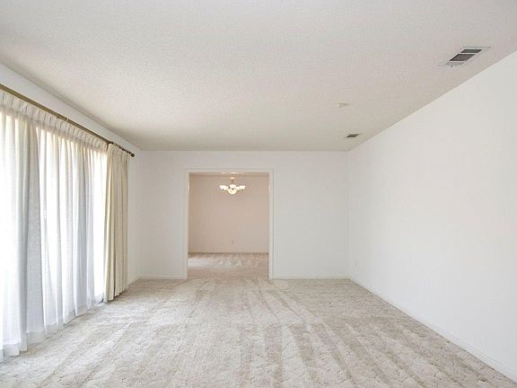 5th image of 4065 King Arthur Dr