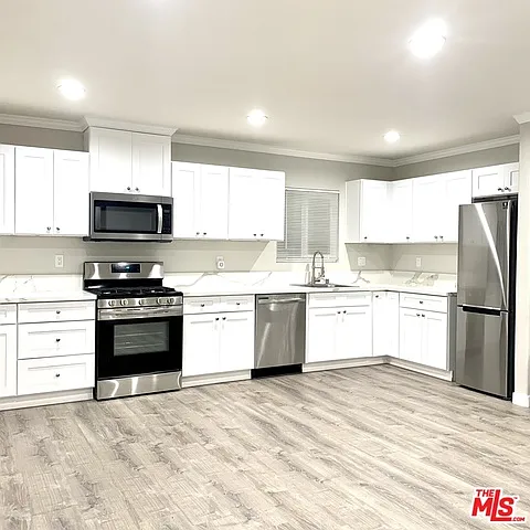 604 E Windsor Rd #F — Photo 5