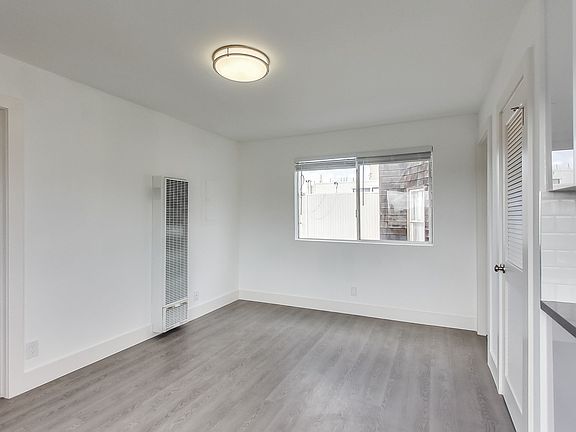 5th image of 2240 Larkin St APT 302