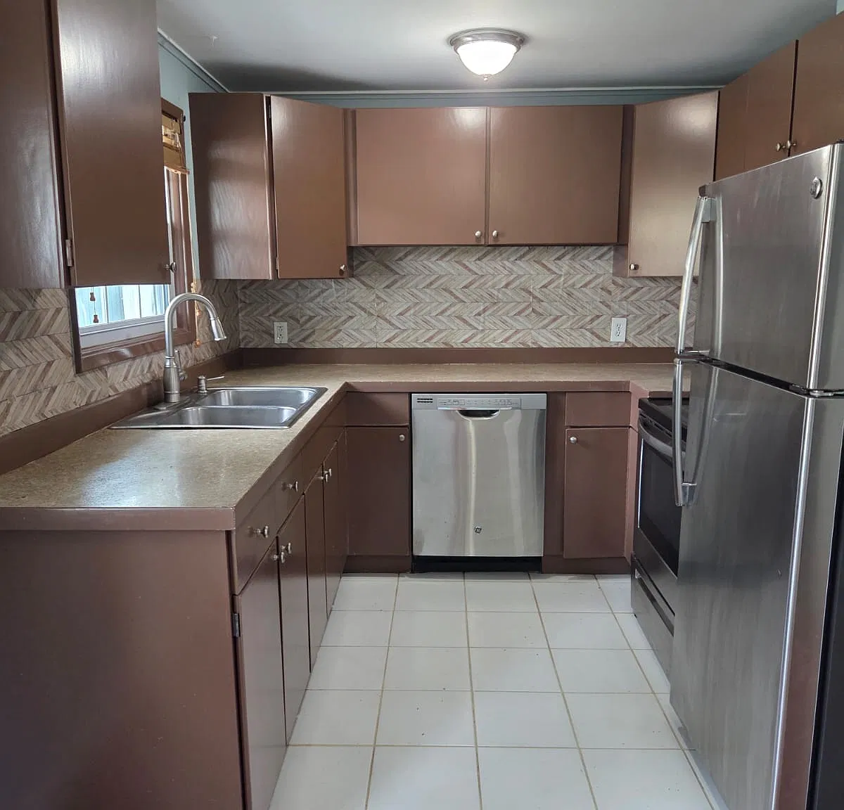 3 bed, 924 sqft, $2,200 — Photo 3