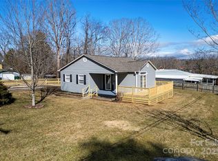 226 E Dogwood Ln, Hendersonville, NC 28792