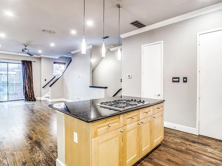 2411 N Hall St #20 — Photo 7