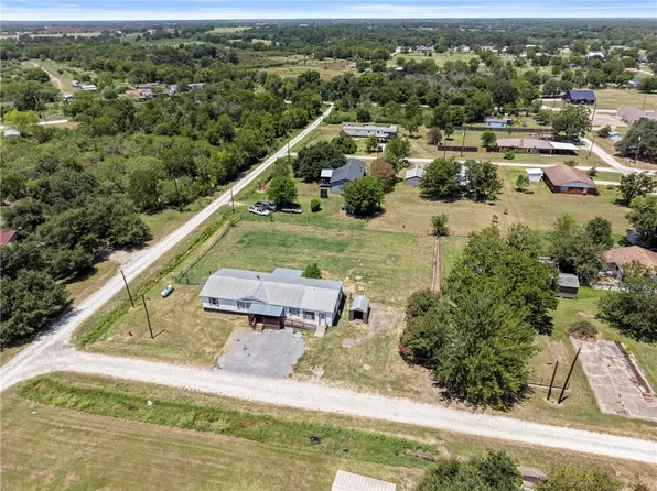 7470 Dallas St, Navasota, TX 77861