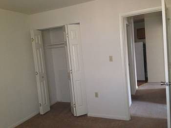 5th image of 433 White Oak St APT B1