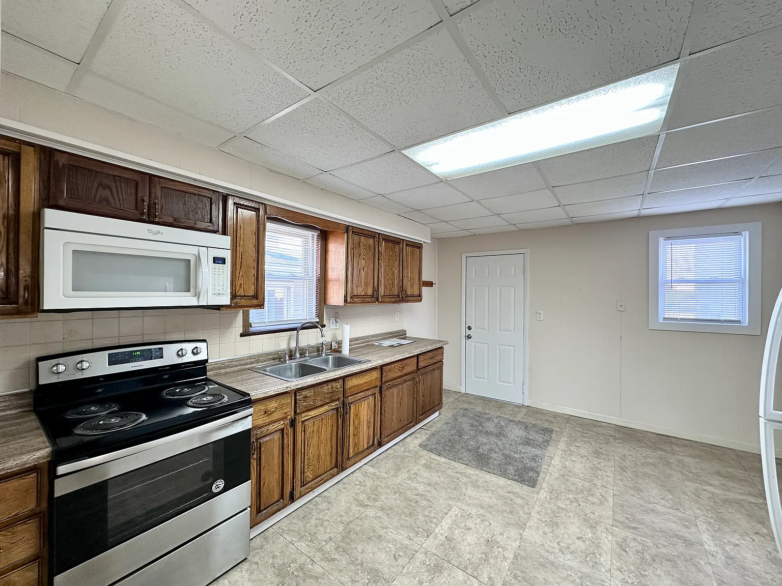 1031 N Croton Ave — Photo 3