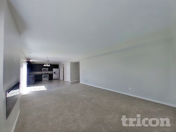 2nd image of 371 Wakefield Ct