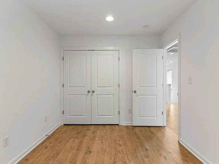 Now offering One & Half Month Free Rent *Advertised Rate is Reflective of Special Offer!* — Photo 60