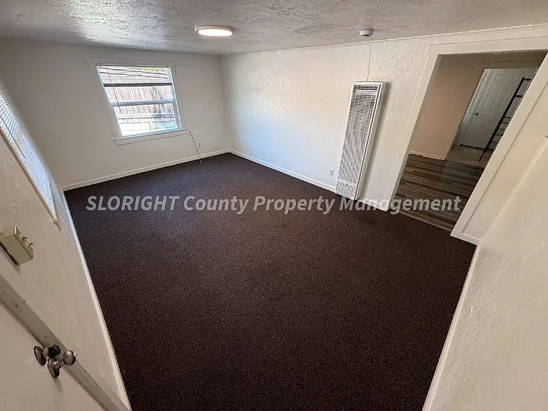 1243 Bond St — Photo 4