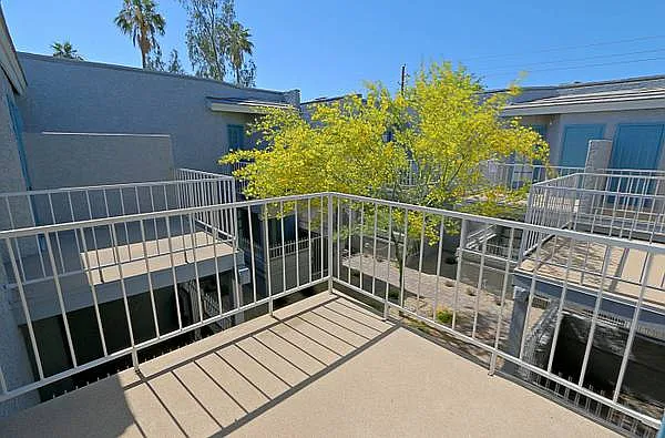 Suite 16 — Photo 4