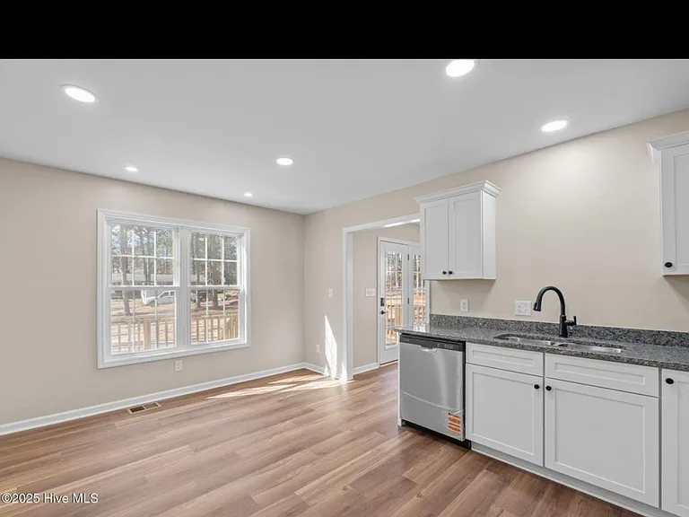 215 Beech St — Photo 15