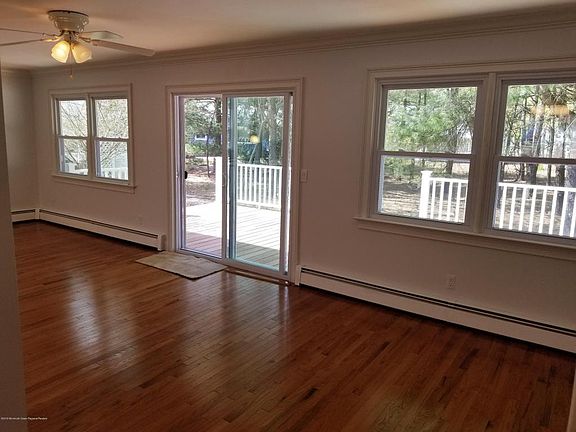 4th image of 45 Dreyfus Ct