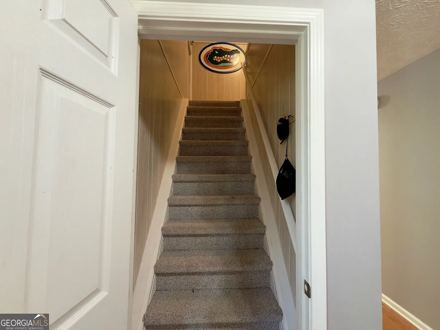 3 bed, 3.0 bath, 2323 sqft, $2,300 — Photo 3