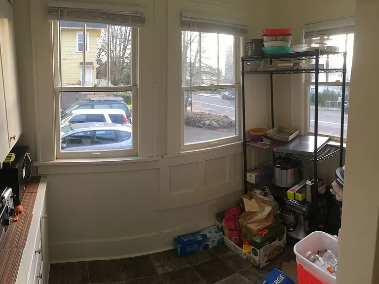 1124 N Forest St — Photo 6