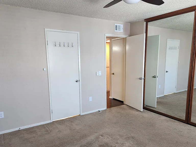 1814 N Vineyard Ave #E — Photo 8