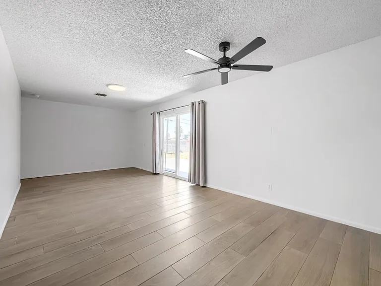 823 Center St — Photo 7