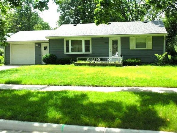 1303 10th St NW, Austin, MN 55912