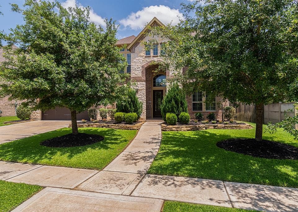 Welcome home to this beautiful two-story Trendmaker located on a corner lot in the master planned community of Fairfield!