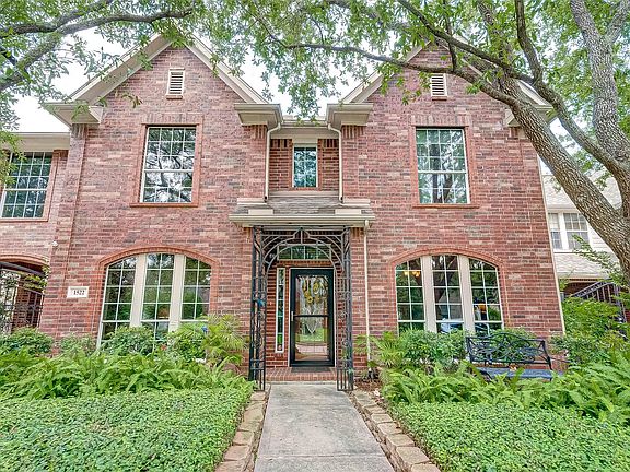 3rd image of 1522 Lakeside Enclave Dr