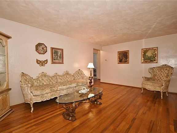 Gleaming hardwoods in the living room!