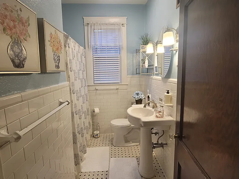 128 S Capitol Pkwy — Photo 12