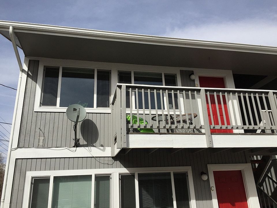 2nd image of 945 30th St APT B