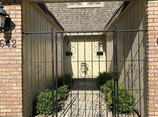 640 S Hough St, Barrington, IL