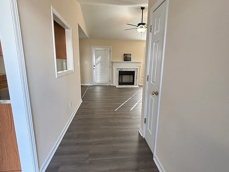 804 Yorkshire Dr — Photo 7