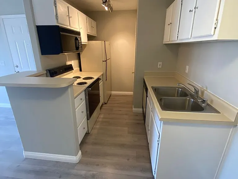 5271 Lindell Rd #202 — Photo 7
