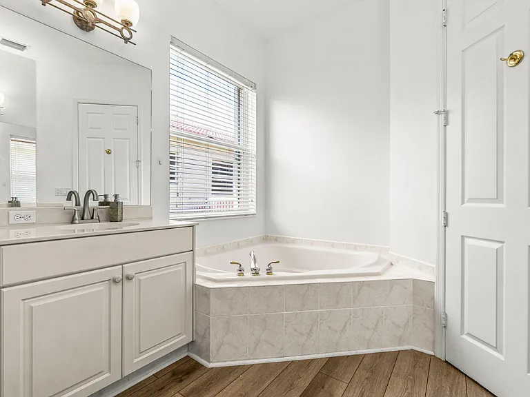 4621 Windward Cove Ln — Photo 39