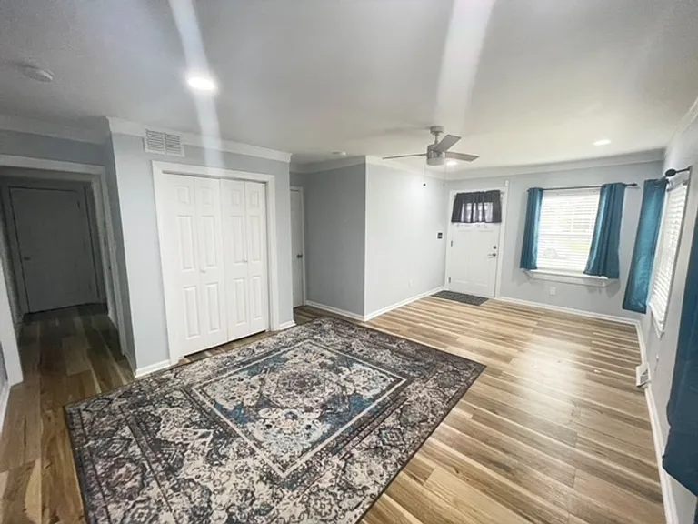 1529 Summit Ave — Photo 3