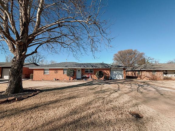 3rd image of 923 N Krest Dr