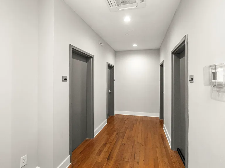 307 S 11th St #202 — Photo 7