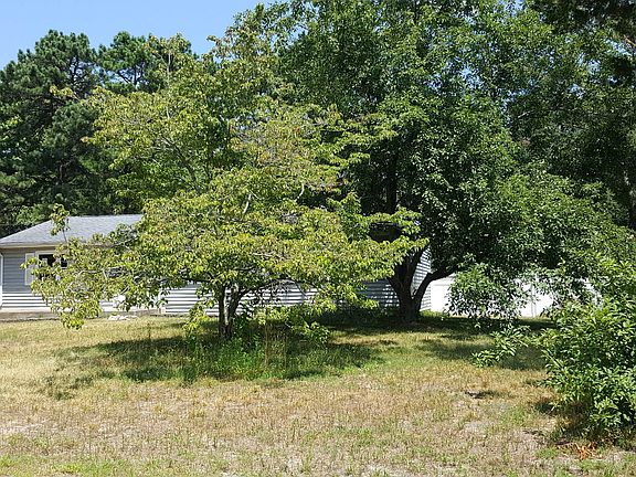 3rd image of 106 S River Dr